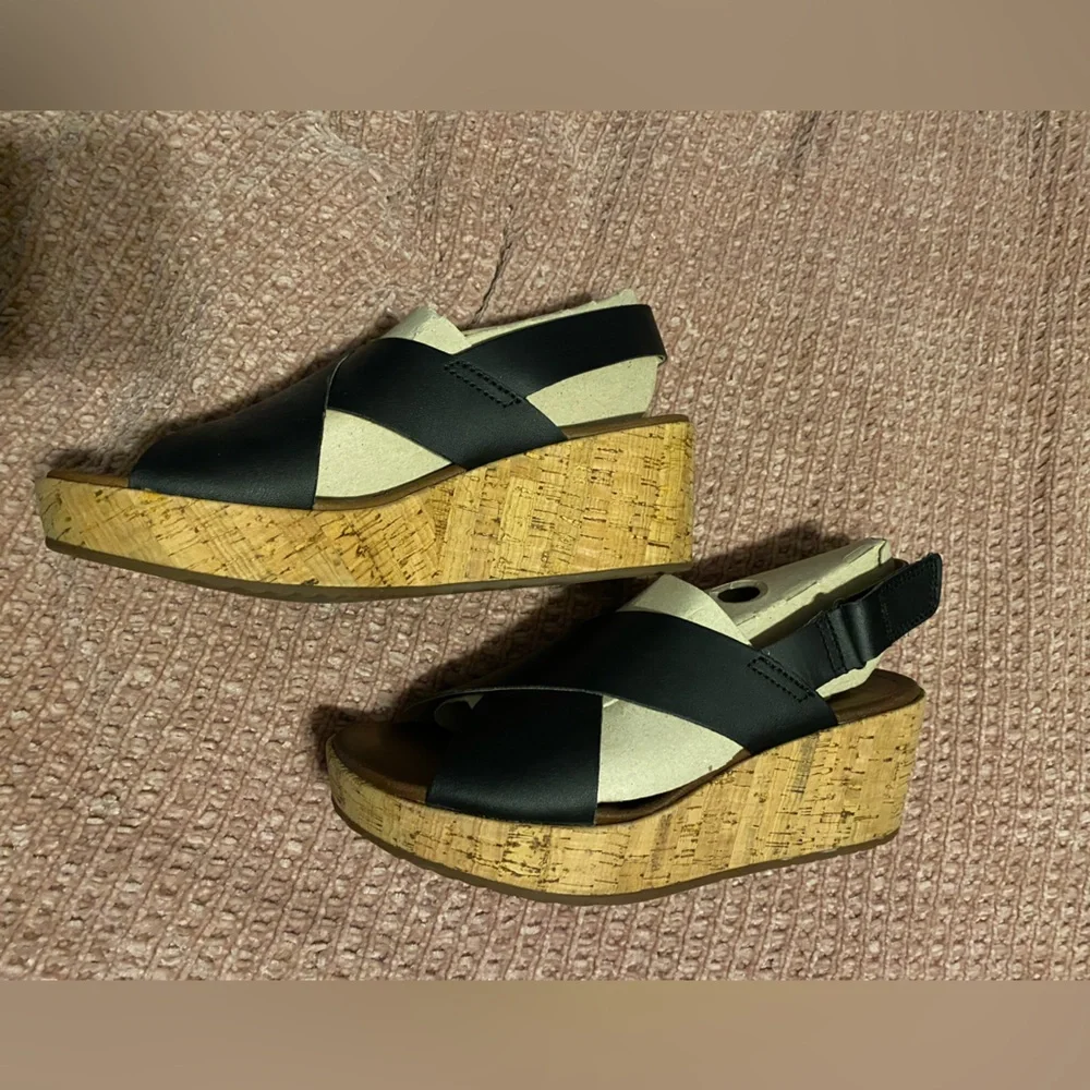 Clarks Black Wedge Sandals - Picture 4 of 8